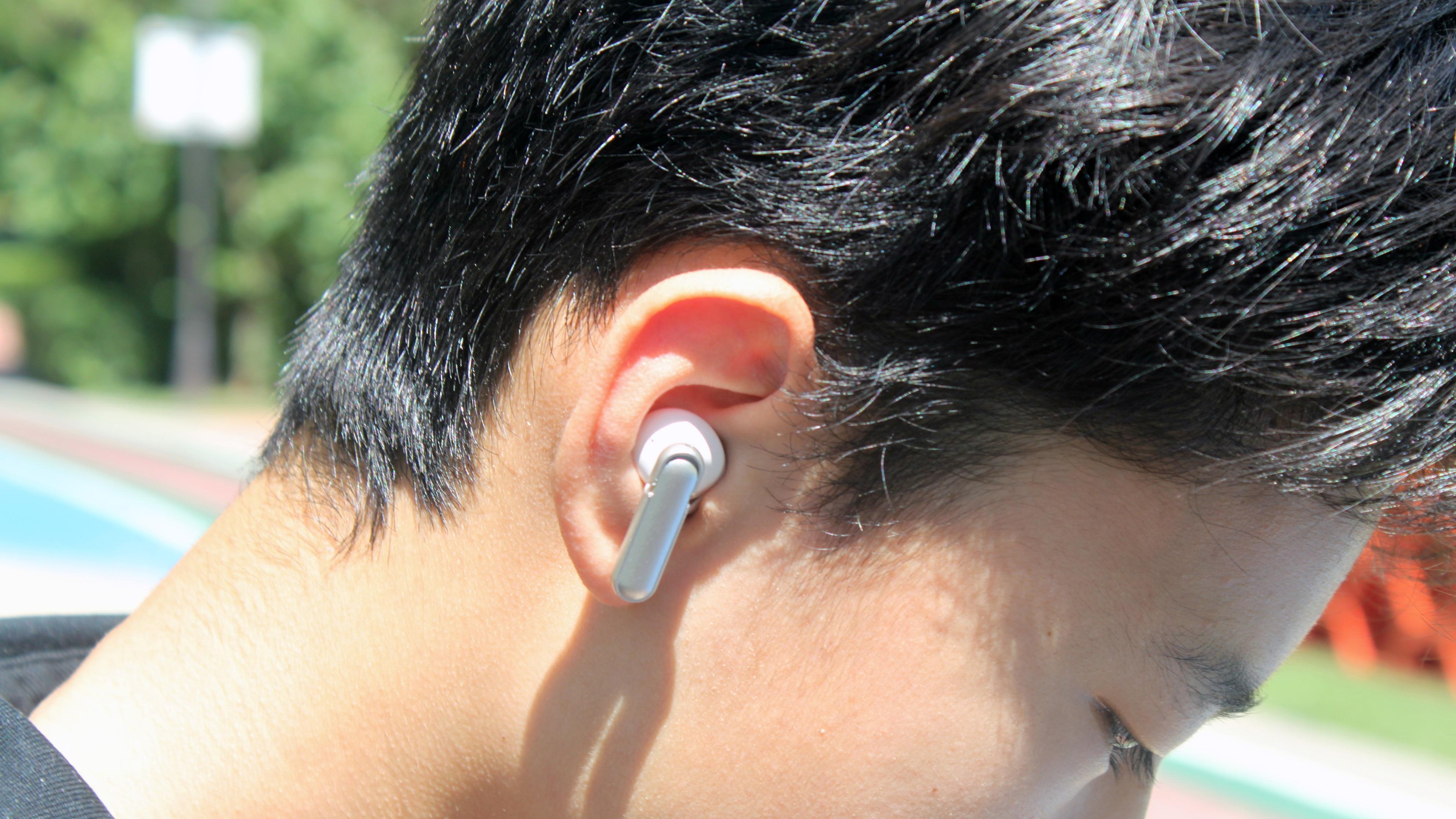 魅蓝Blus E2主动降噪耳机，带来极致的音乐体验