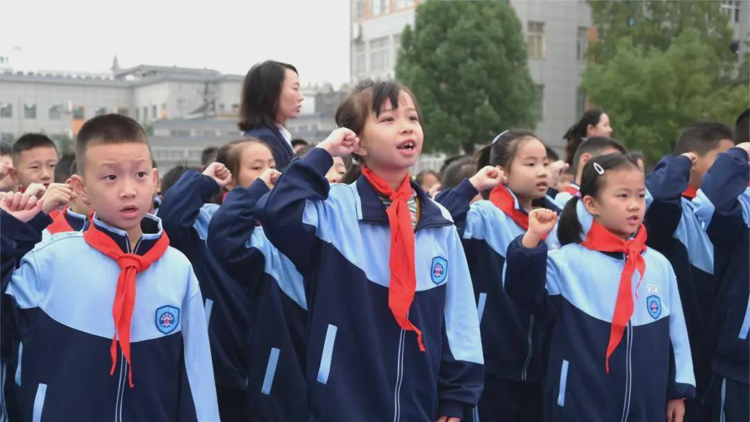 信阳市第一实验小学：红领巾系理想 少年心向朝阳