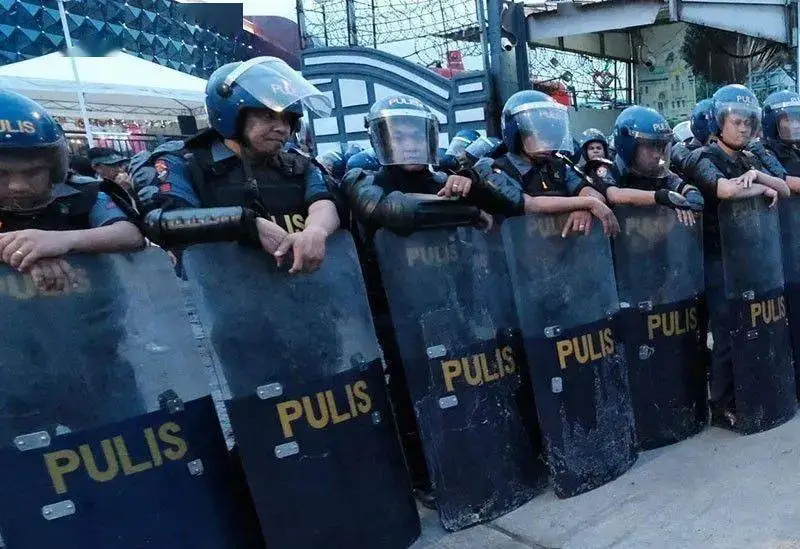 两千名警察抓不住一个人，菲律宾总统生气了