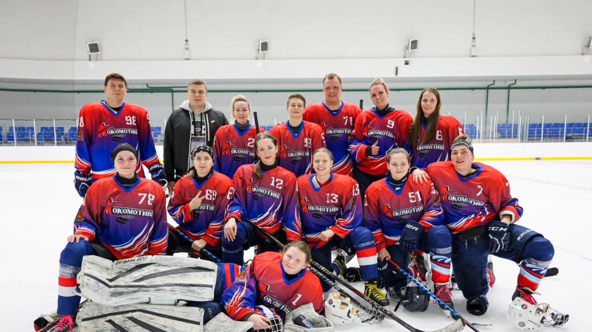 壮丽的五人组和男人！前克拉斯诺亚尔斯克部长如何进入女子曲棍球队