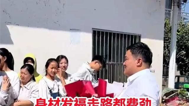 浙江 00 后订婚颜值暴击！新娘美成焦点新郎被群嘲，网友：有钱真好
