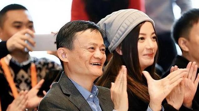 毁三观！这场婚姻“罗生门”，黄有龙的体面和谎言全被赵薇戳破了