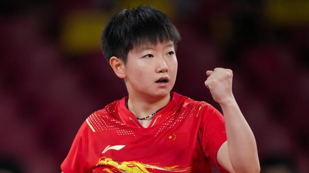 孙颖莎“穿裙子”的样子你见过吗？被裙子限制了步伐，太可爱了吧