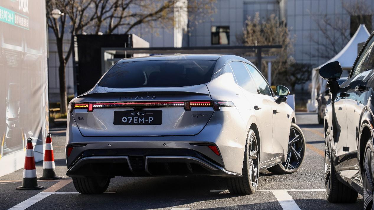 全新领克07EM-P凭实力圈粉，辅助泊车看呆老媒体