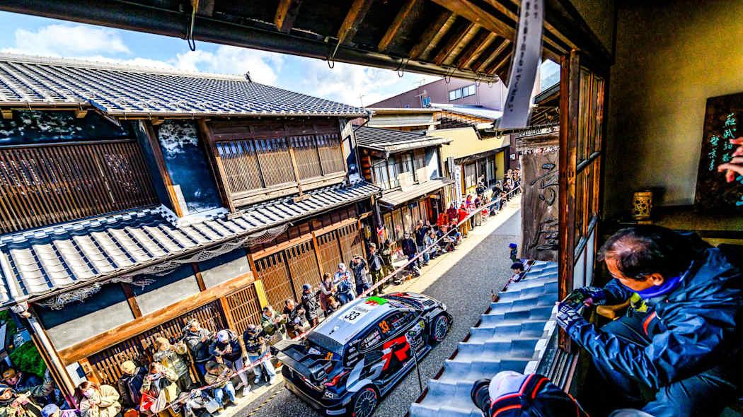 奥吉尔抵制埃文斯的冲锋，领导紧张的丰田对决