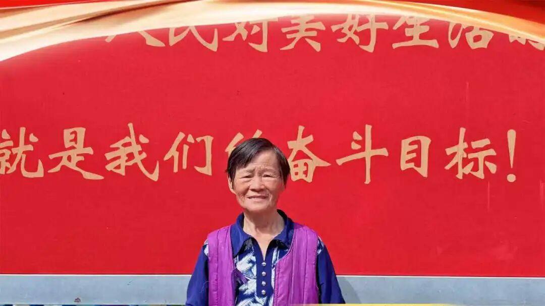 法治暖夕阳—中共湖南联合创业律师事务所党支部（省非公投轮值会长单位）为子良镇老人撑起医保“保护伞”