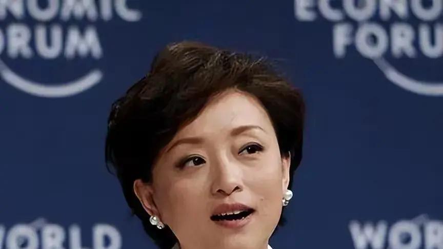 杨澜：26岁辞职央视，27岁嫁富商，没有啥比培养孩子更重要