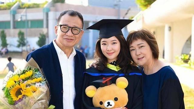 香港知名演员死因曝光，癌细胞扩散肺部加病毒感染，未留一句遗言