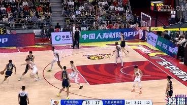 篮板狂输15个！杜锋宁愿不要中锋也不上徐昕原因找到，都怪贝兹利