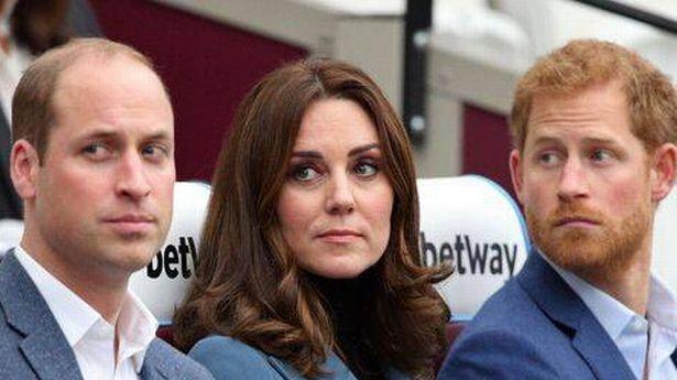 查尔斯被曝密谋“报复”！哈里梅根处境凄惨：安保靠自费、好友反目、连老兵纪念活动都被王室“排挤”