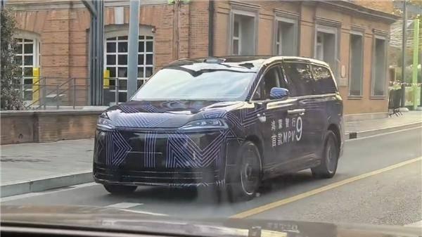 鸿蒙智行首款MPV定名“智界V9” 定位中大型MPV