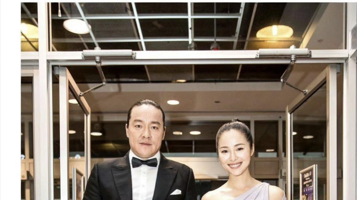 42岁江一燕官宣离婚！舞台秒变“重生发布会”，网友：这是要拿大女主剧本？