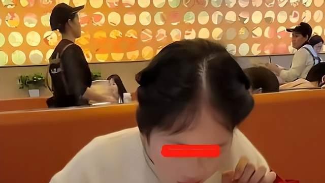 被催婚男子的无奈相亲：小十岁女子只顾吃饭难交流引热议