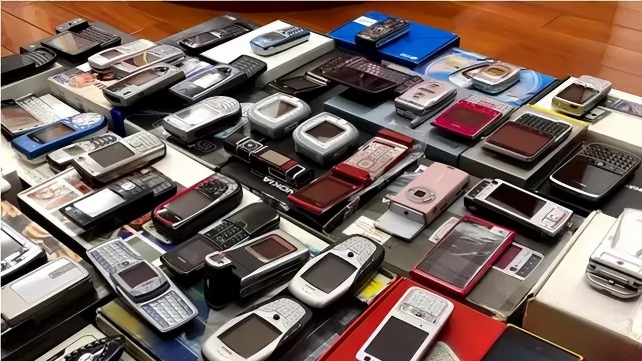 大量“古董手机”流入闲鱼！价格乱七八糟，来自80后集体退烧