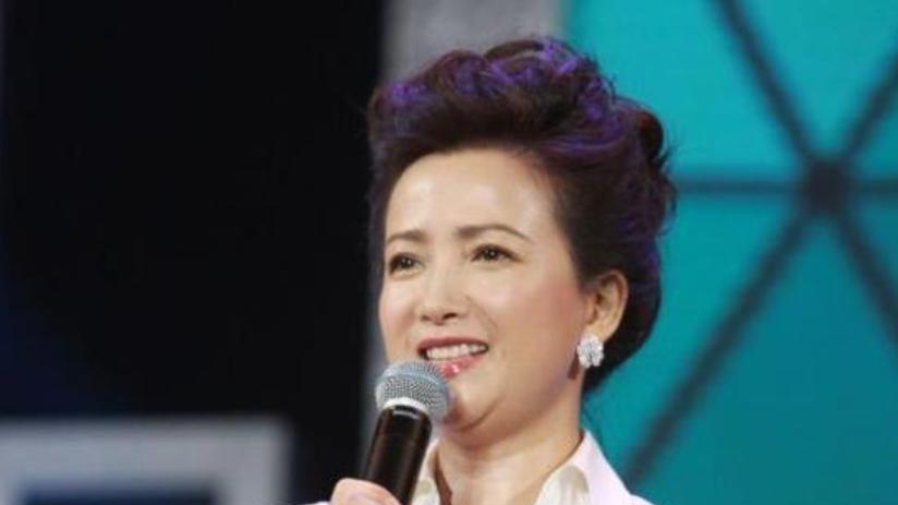 许亚军长子接棒影视圈，母亲抗癌十年离世，时尚大片疑是入行信号