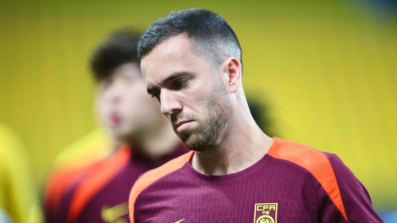 国足60分钟用完5个换人名额，塞尔吉尼奥无缘国足首秀！