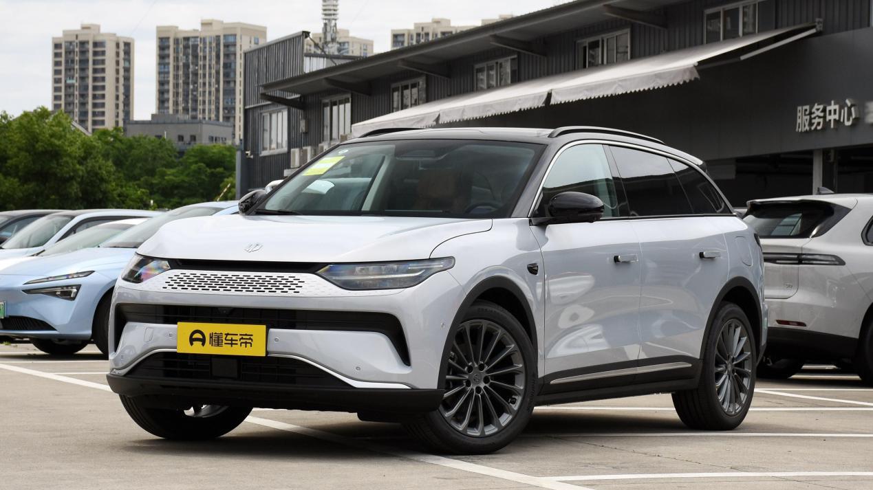 零跑C11 24年凭什么热销万台？25年销量将达到50万辆？