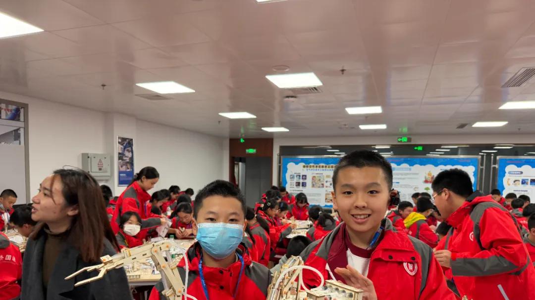 秋假启航，长虹双创园打造工业科技研学新标杆