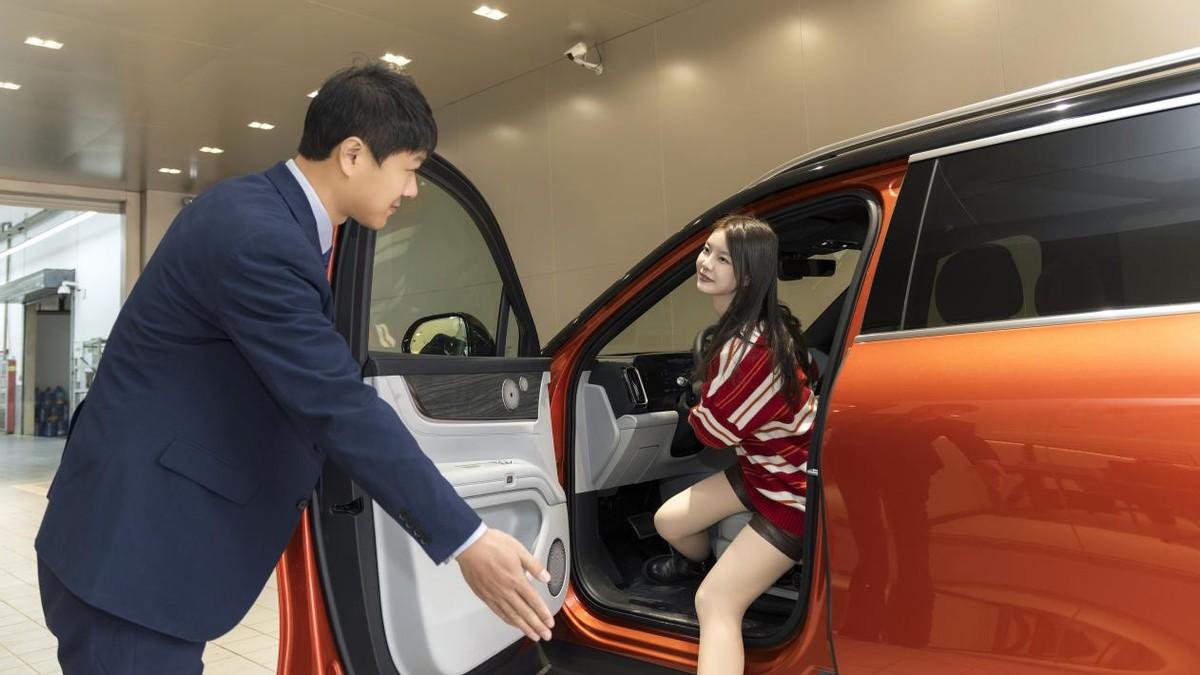 “五一安心行”：鸿蒙智行用主动关怀化解用户出行焦虑