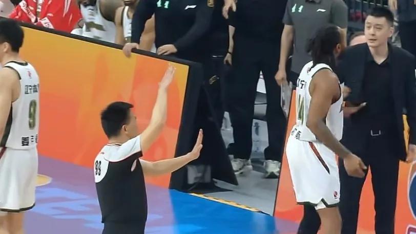 中国篮协启动调查程序，暂停京辽大战三名裁判执裁资格