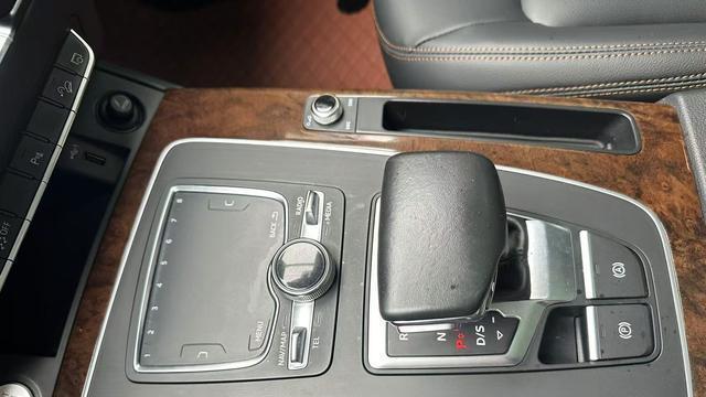 奥迪Q5L：2018款黑色时尚型，8.6秒破百，家用SUV性价比之选