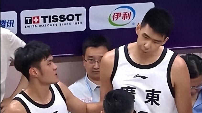 广东一夜3消息！萨林杰正式到队，杜锋徐昕和好，新双外首次合训