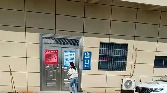 她真的适合开车吗？江西女子考驾照紧张到失禁