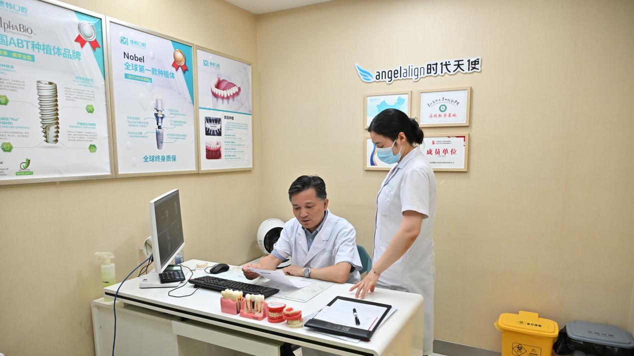 德韩口腔：以硕博专家团与国家认证技术，重塑种植牙舒适化新标杆