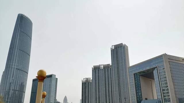 天津市国资委党委副书记王洪一行到泰达控股所属津酒集团调研