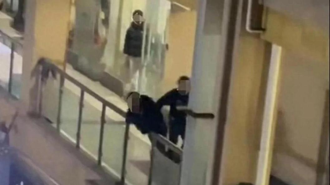 男子偷拍逃跑坠楼，网友质疑见义勇为反要赔钱？何律三招带你拆解