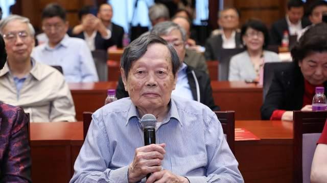 首位华人诺贝尔奖得主杨振宁逝世，刚刚过完103岁生日
