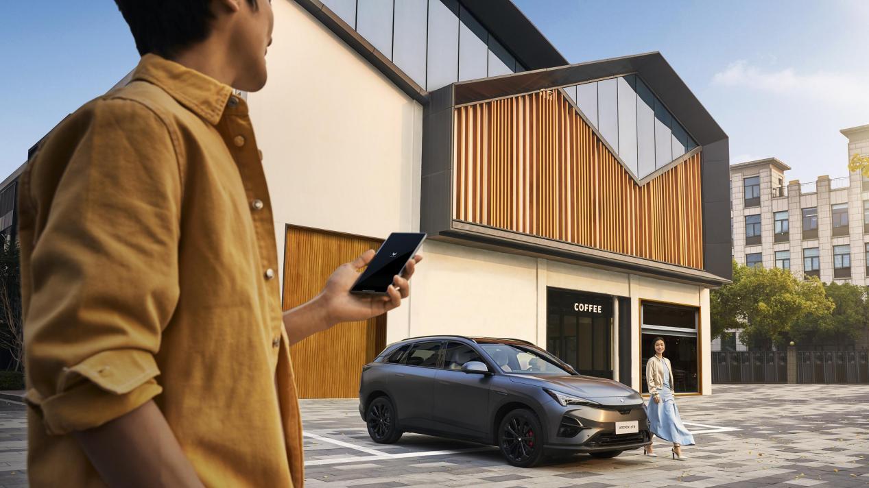 北汽蓝谷打造四季如春的移动空间：极狐阿尔法T5重新定义座舱气候