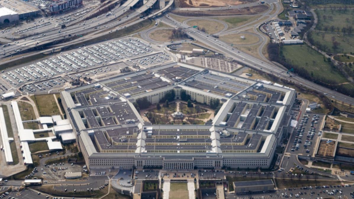 收到中国的最新回应，特朗普有点儿懵，万斯破天荒提到两个字：小心