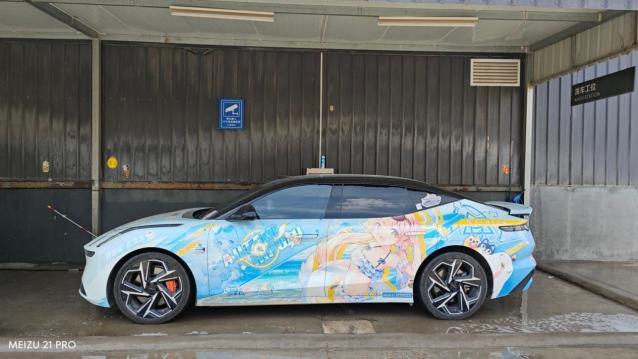 逃离城市牢笼，领克Z10纯电燃擎闯无人区！