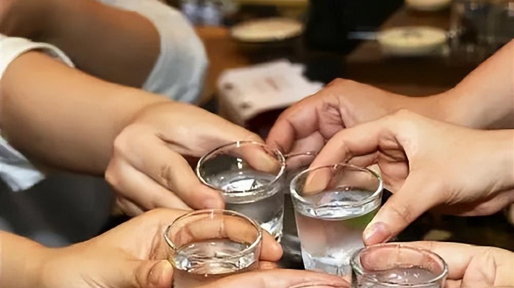 月薪三千也能喝痛快！这10款高性价比白酒，每一滴都是粮食的精华