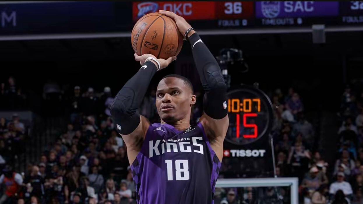 威少24+9+5三分落老东家！60万场均24+11+8？