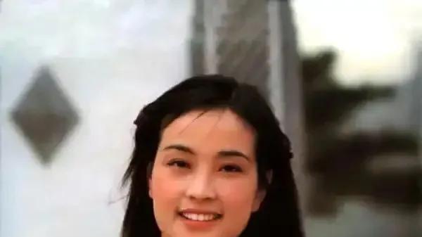 4婚8恋，被富商倒追30年！看到刘晓庆74岁还生龙活虎，才知女人的魅力到底是什么