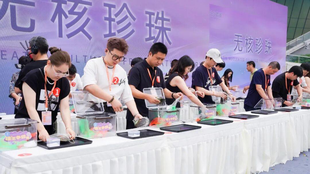 ‌开出宝贝了！这座小城的秋天是限定盲盒，随手就能解锁“发光”美好！