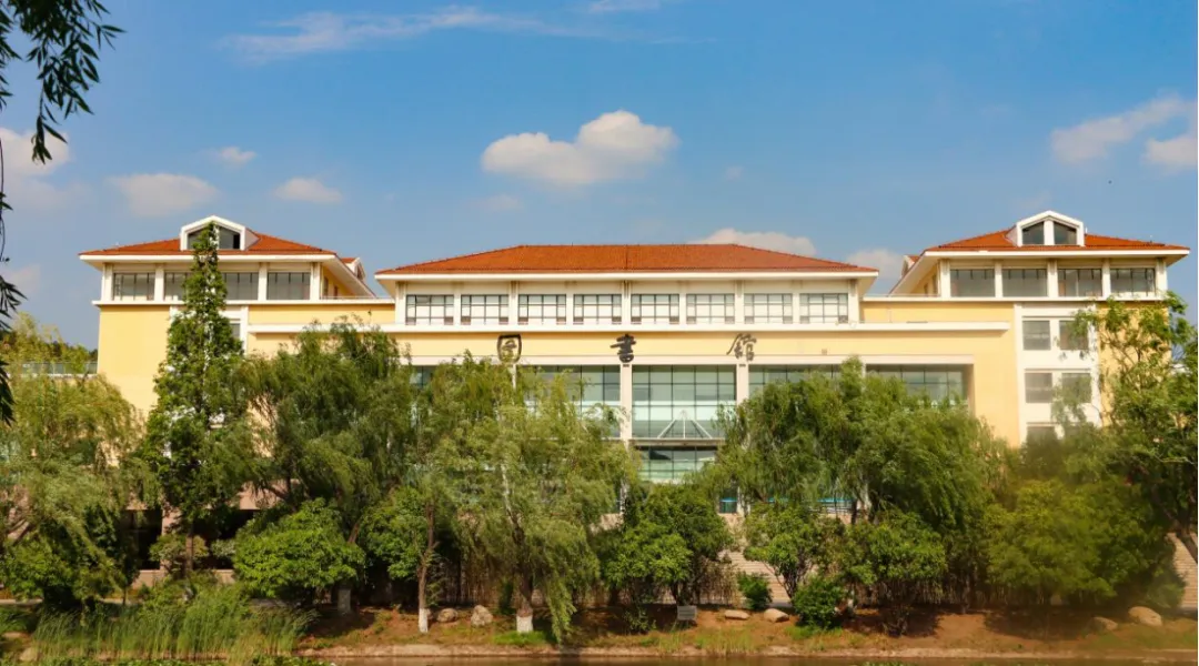 中国海洋大学崂山校区中海苑二期学生宿舍及食堂项目拟建
