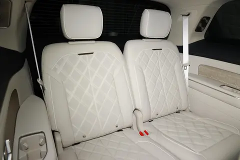 全新蔚来ES8上市交付破万台，900V+4C快充，哪个版本更值得买？