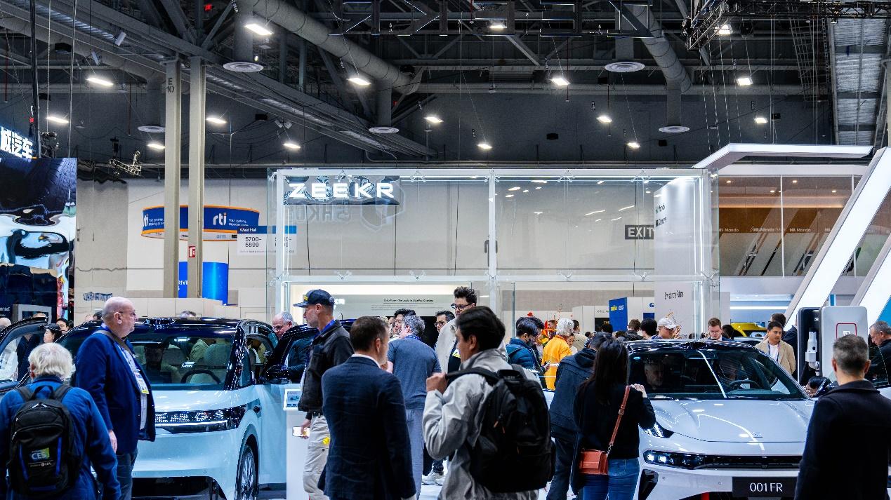 车企众筹升级不新鲜，但跨代际换系统极氪倒是头一个