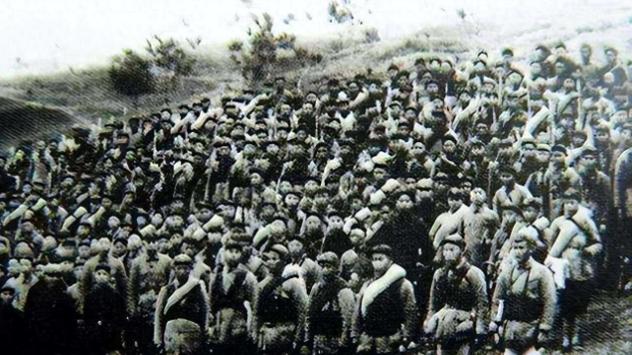 他是荣获三枚一级勋章的开国少将，两个儿子也是少将，比他更出名