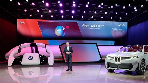 BMW新世代智能座舱黑科技：1米巨幕+AI大模型，特斯拉慌了？