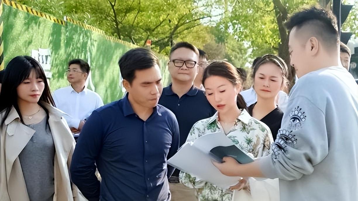80后国企“美女董事长”: 掌管500亿资产，白天工作，晚上解扣子