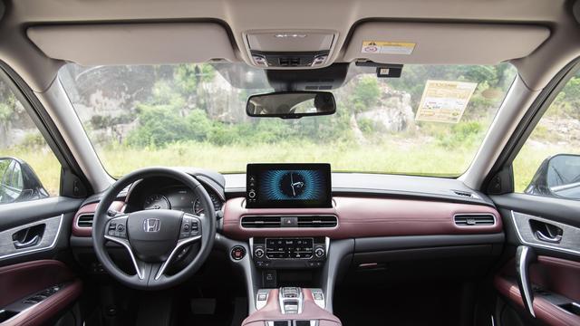 冠道尊享版配置丰富，搭载HondaSENSING安全系统，20万级SUV性价比之选