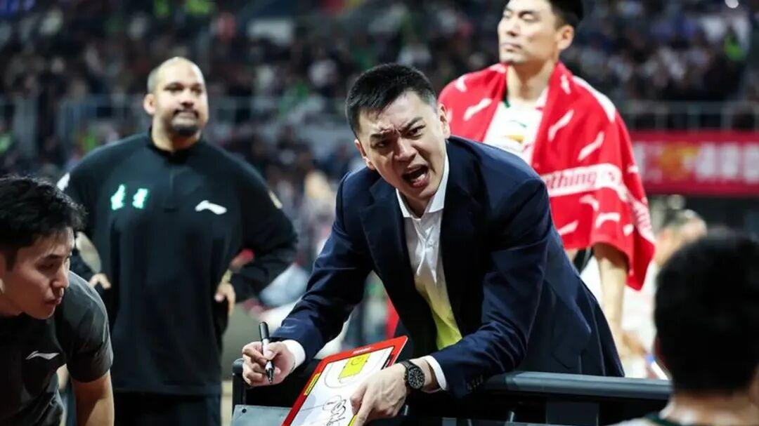 输深圳队第二天！辽篮再收3坏消息，杨鸣不装摊牌了