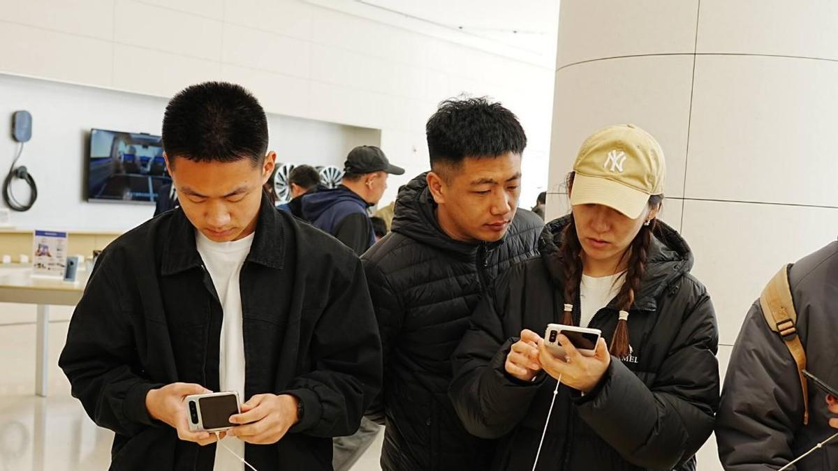 华为Pura X今日开售，现场体验绝佳，多重豪礼等你领取