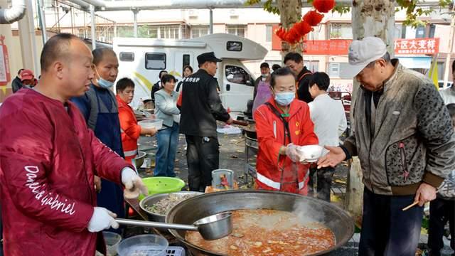 洛阳市锦绣园小区改造竣工举办庆典百家宴：邻里共聚新生活