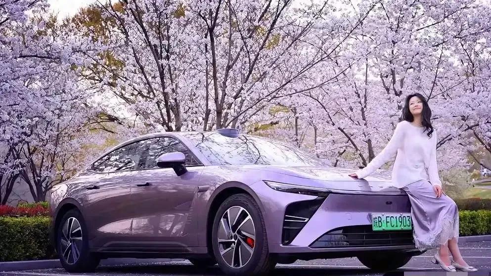 星纪元ES增程于3月10上市，从此高端智能轿车“新卷王”诞生。