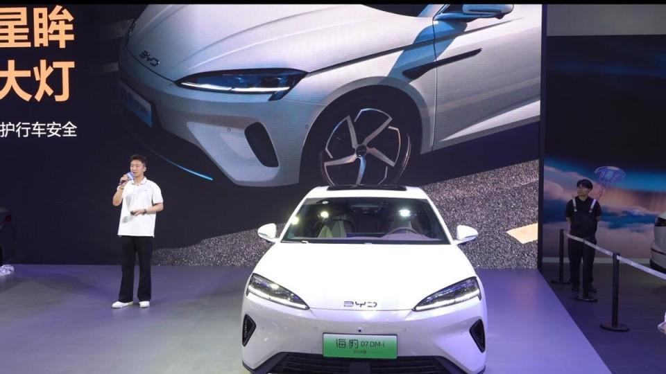 比亚迪2026款海豹 07DM-i 杭州上市，以技术平权重塑家用轿车新格局
